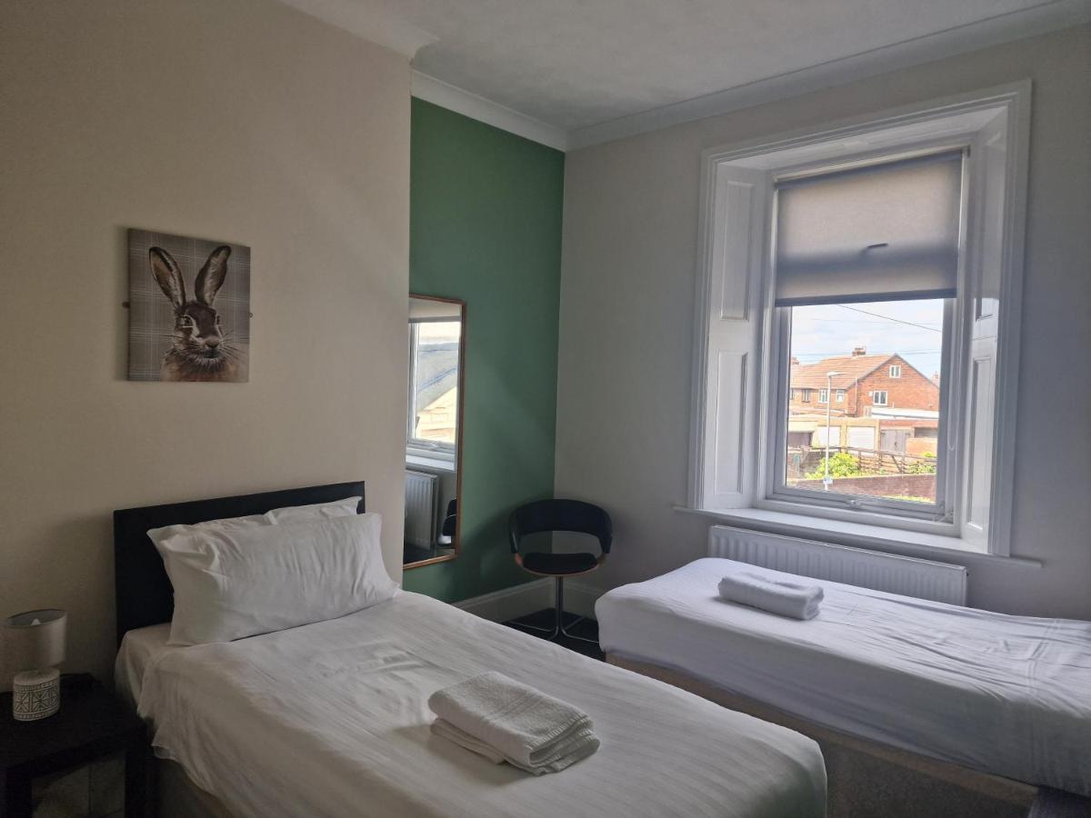 2 The Green, Exceptional Large House, Sea Views Loads Of Bathrooms Seaton Carew Eksteriør billede