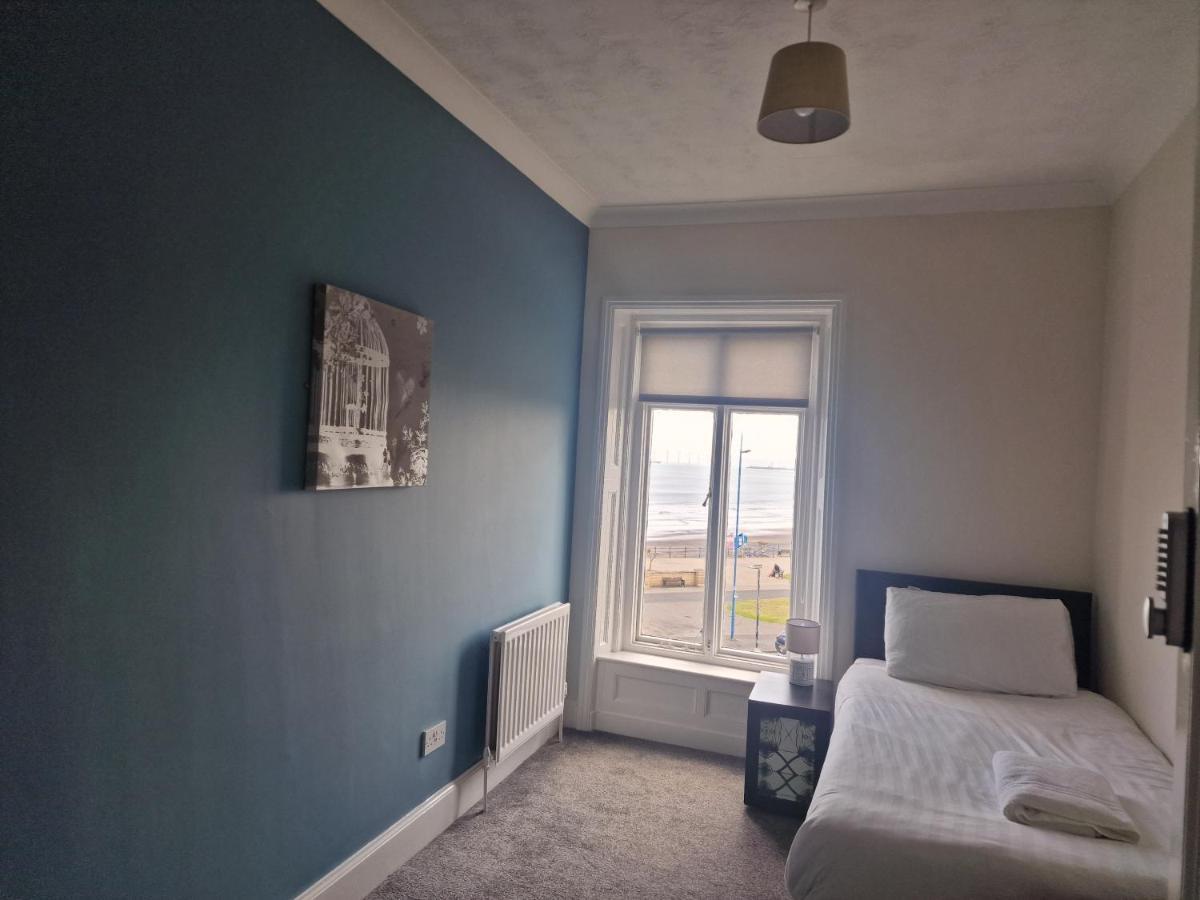 2 The Green, Exceptional Large House, Sea Views Loads Of Bathrooms Seaton Carew Eksteriør billede